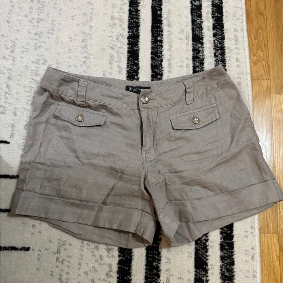 INC International Concepts petite Women's khaki Cargo Shorts - Picture 1 of 3